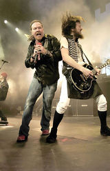 Guns N Roses au fost huiduiti in Canada