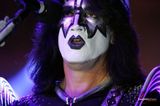 Chitaristul Kiss discuta despre echipamentul folosit pe scena (video)