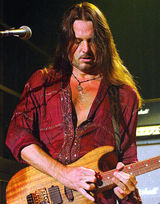 Reb Beach (Whitesnake): Kirk Hammett este un chitarist groaznic. Suna ca un incepator