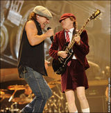 Concertul AC/DC va putea fi vazut si din curtea Palatului Parlamentului