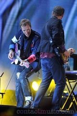 Solistul Coldplay a sustinut un concert surpriza la conventia Apple