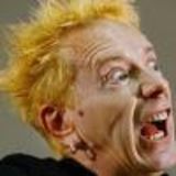 Componentii Sex Pistols joaca fotbal caritabil