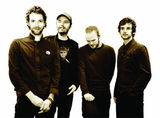 Solistul Coldplay se teme sa nu ia boli de la fani