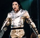 12 fani Michael Jackson s-au sinucis