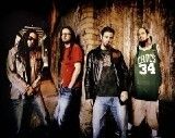 Solistul Korn a semnat un contract solo cu Warner Bros.