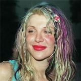 Courtney Love crede ca este bantuita de fantoma lui Kurt Cobain