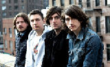 Arctic Monkeys au cantat piese de pe noul album pe Internet