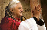 Papa Benedict XVI lanseaza un album de rugaciuni in 'casa' cu Marilyn Manson