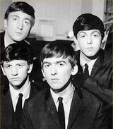 Beatles au vandut peste 2 milioane de albume in 5 zile