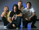 Foo Fighters vor canta in direct pe Facebook