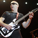 Joe Satriani iti ofera 5 sfaturi pentru sala de repetitii