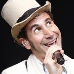 Serj Tankian lanseaza un model de chitara (video)