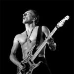 Chitaristul Def Leppard se tatueaza la L.A. Ink