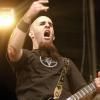 Anthrax au pierdut o chitara bass