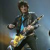 Chitaristul Rolling Stones este alintat de viitorii socri