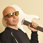 Joe Satriani - A Door Into Summer (piesa noua)