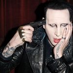 Marilyn Manson a fost 'pocnit' intr-un restaurant