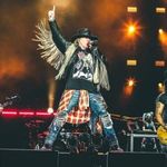 Guns N' Roses au cantat 'Black Hole Sun' in memoria lui Chris Cornell