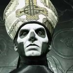 Tobias Forge e Papa Emeritus