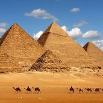 Red Hot Chili Peppers vor transmite live concertul de la Piramidele din Giza