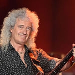 Brian May spitalizat dupa un accident in gradina