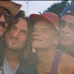 Red Hot Chili Peppers au lansat un nou single insotit de clip, 'Black Summer'