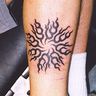 Poze Poze Tatuaje. Modele de Tatuaje (foto) - Floare tribala pe picior