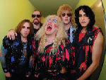 Solistul Twisted Sister a cantat cu o trupa de adolescenti (video)