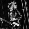Poze Poze Nirvana - kurt shredding it